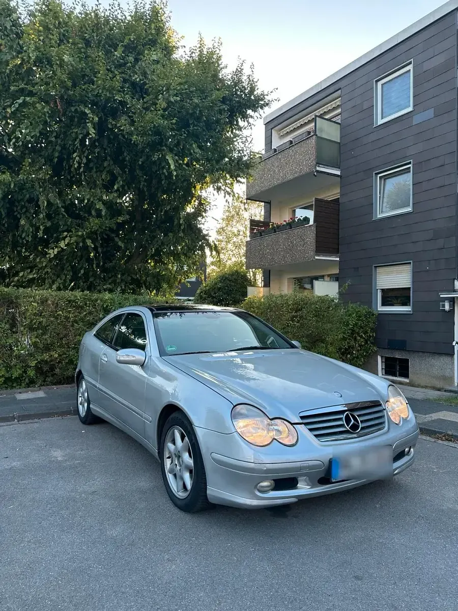 Gebraucht Mercedes C220 143 PS (105 kW) 2002 Silber Coupé