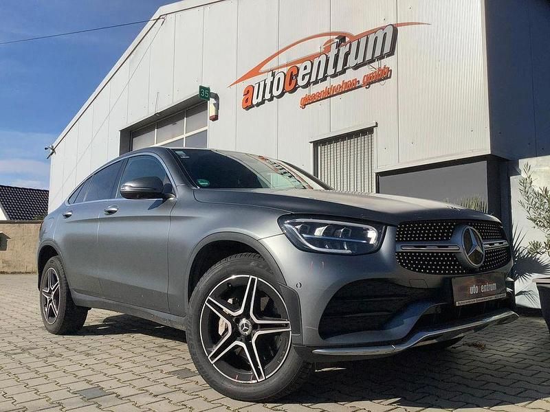 Grau Gebraucht 2021 Mercedes GLC300e AMG Limousine | 46.990 € (Teuer) - Bild 1/4
