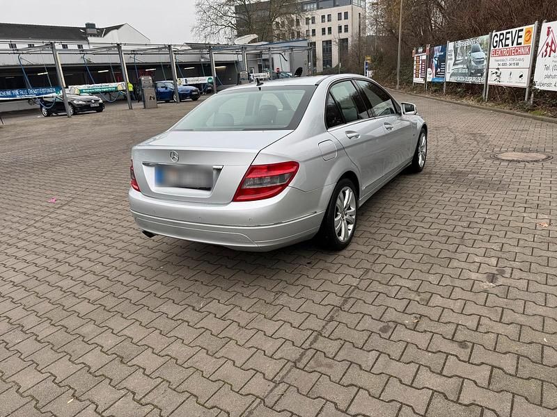 Gebraucht Mercedes C180 156 PS (114 kW) 2010 Silber Limousine