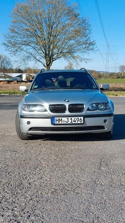 Silber Gebraucht 2004 BMW 325 Exclusive Kombi | 3.999 € (Superpreis) - Bild 1/4