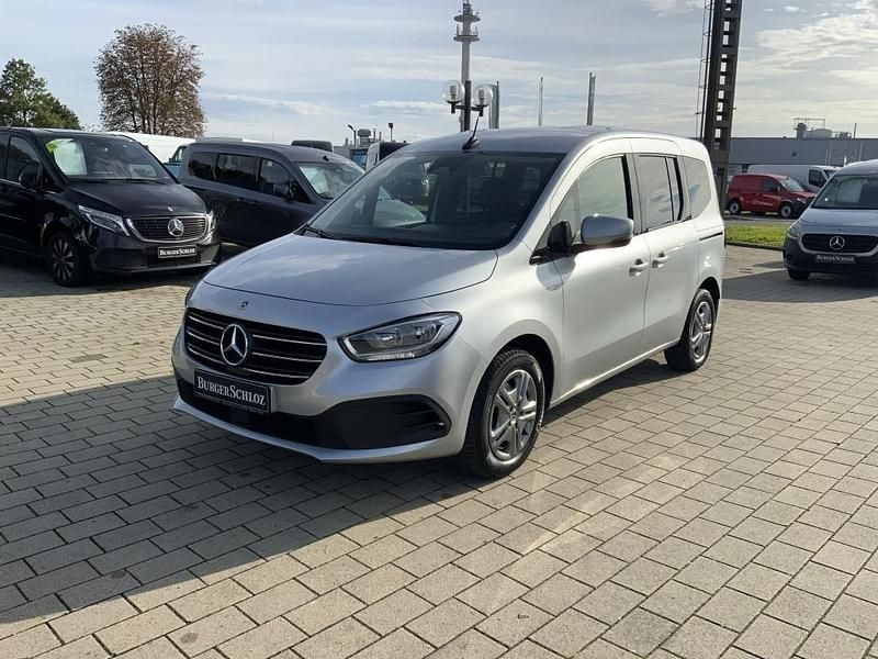 Silber Gebraucht 2024 Mercedes T180 Style Van / Kleinbus | 26.370 € (Fairer Preis) - Bild 1/4