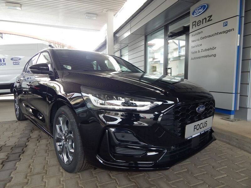 Schwarz Gebraucht 2023 Ford Focus ST-Line Limousine | 23.480 € (Fairer Preis) - Bild 1/4