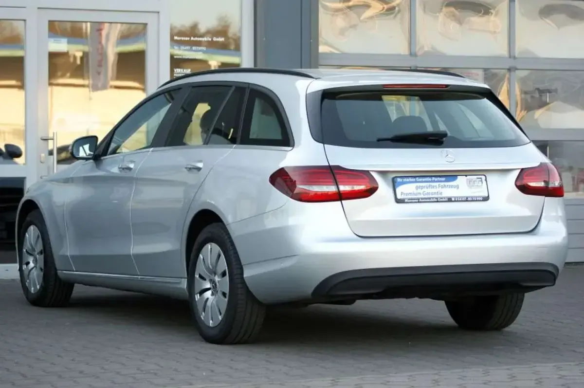 Gebraucht Mercedes C200 160 PS (117 kW) 2021 Iridiumsilber metallic Kombi
