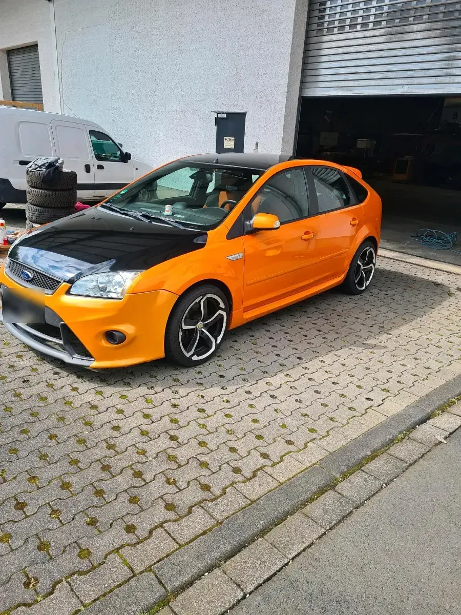 Usata Ford Focus ST 227 CV (166 kW) 2006 Arancione Berlina