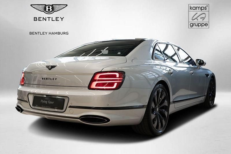 Neu Bentley Flying Spur 680 PS (500 kW) 2026 Silber Limousine