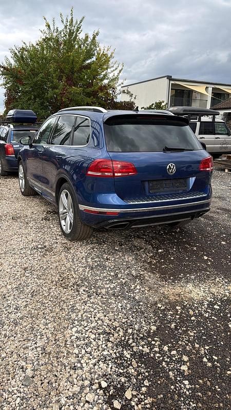 Gebraucht VW Touareg R-line 262 PS (192 kW) 2016 Blau SUV