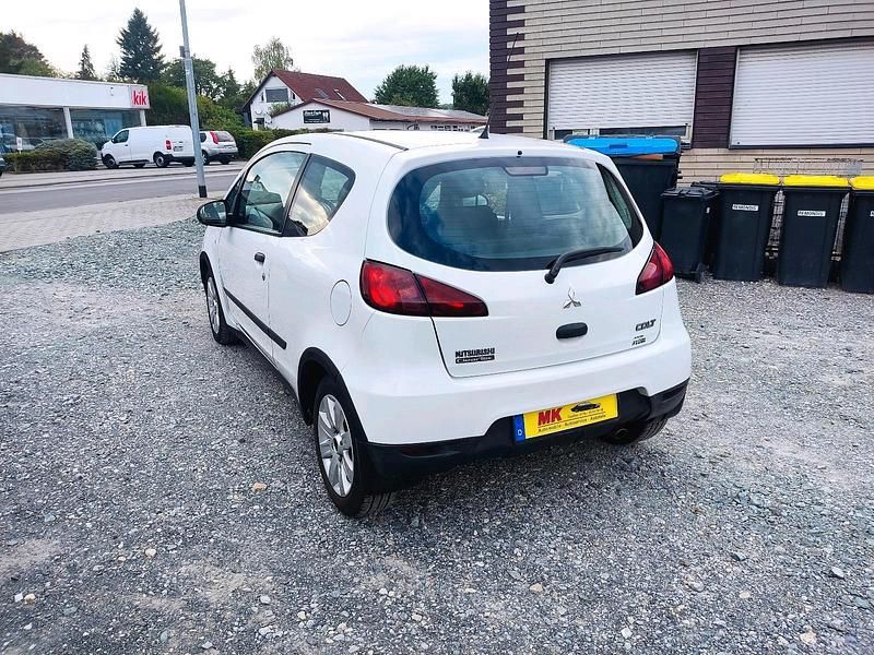 Gebraucht Mitsubishi Colt 75 PS (55 kW) 2011 Weiß Kleinwagen
