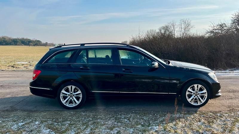 Gebraucht Mercedes C220 204 PS (150 kW) 2011 Schwarz Kombi