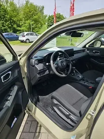 Gebraucht Honda HR-V Elegance 131 PS (96 kW) 2023 Sand khaki pearl SUV