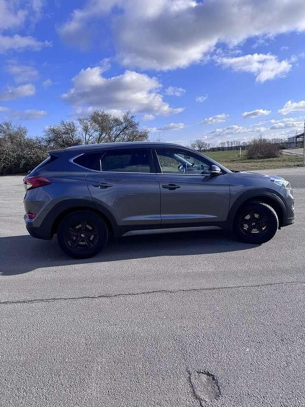 Gebraucht Hyundai Tucson Classic 116 PS (85 kW) 2015 Grau SUV