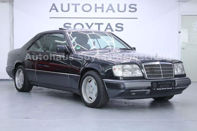 Second-hand Mercedes 220 150 CP (110 kW) 1993 Negru Coupe