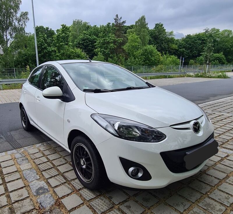 Schwarz Gebraucht 2013 Mazda 2 Center-Line Limousine | 5.500 € (Fairer Preis) - Bild 1/4