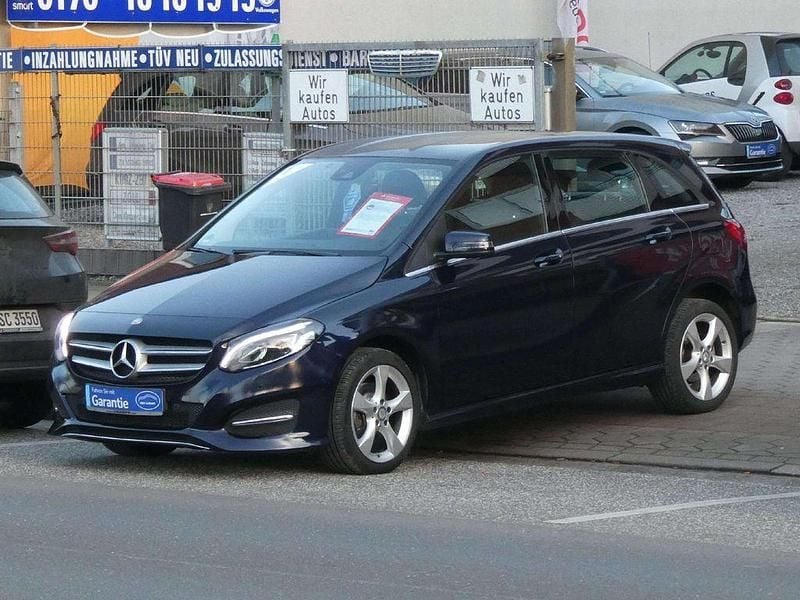 Gebraucht Mercedes B200 Urban 156 PS (114 kW) 2017 Blau Van / Kleinbus