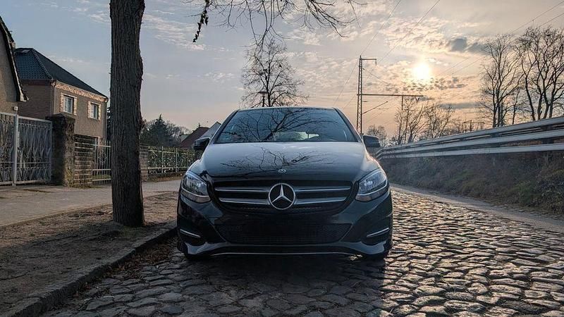 Gebraucht Mercedes B180 122 PS (89 kW) 2017 Schwarz Van / Kleinbus