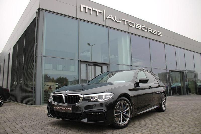 Black sapphire metallic Gebraucht 2018 BMW 530 M Sport Kombi | 27.900 € (Etwas zu teuer) - Bild 1/4