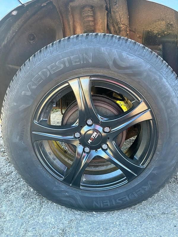 Second-hand Dacia Duster 125 CP (91 kW) 2017 Negru SUV