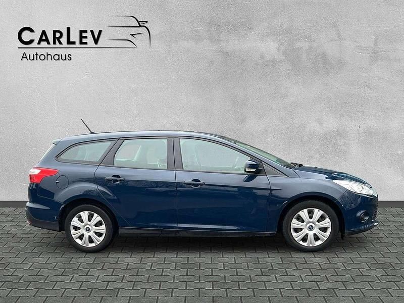 Gebraucht Ford Focus Trend 101 PS (74 kW) 2014 Blau Kombi