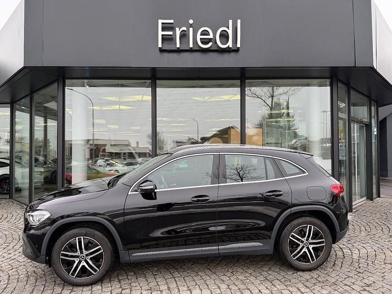 Gebraucht Mercedes GLA180 136 PS (100 kW) 2023 Nachtschwarz SUV