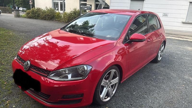 Rot Gebraucht 2014 VW Golf VII Kleinwagen | 10.000 € (Superpreis) - Bild 1/4
