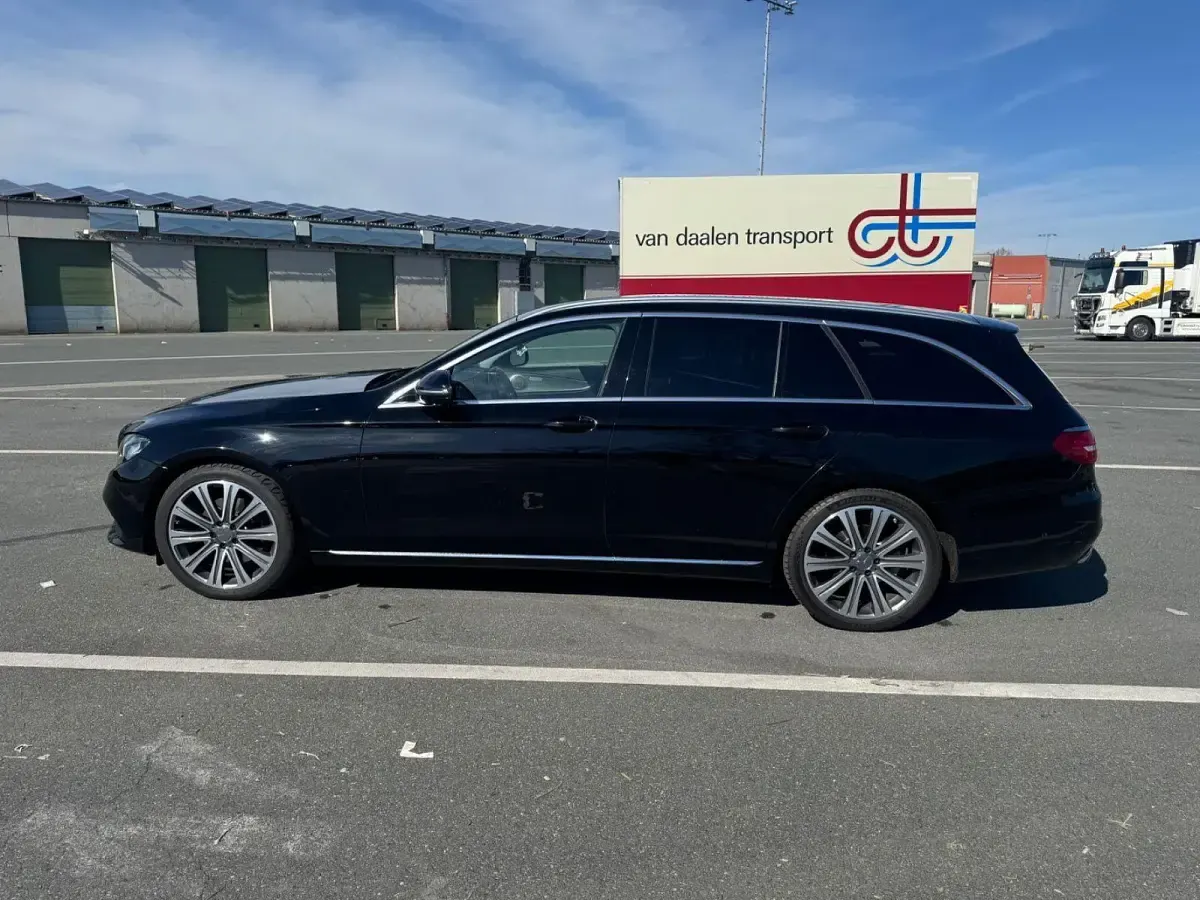Gebraucht Mercedes E220 194 PS (142 kW) 2018 Schwarz Kombi
