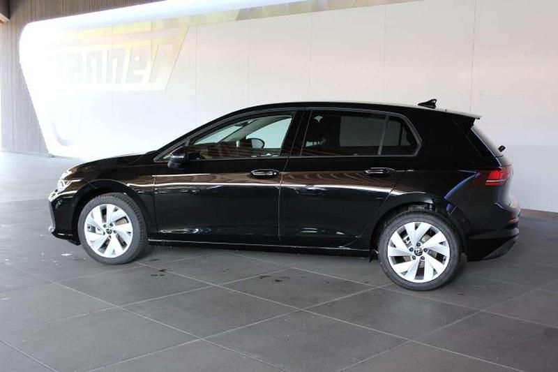 Grenadillschwarzmetallic Neu 2025 VW Golf VIII Life Limousine | 26.880 € (Fairer Preis) - Bild 1/4