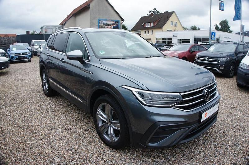 Gebraucht VW Tiguan Allspace Life 150 PS (110 kW) 2023 Platinum grey SUV