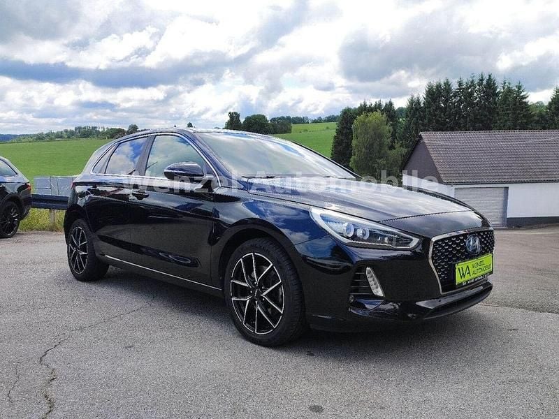 Phantom black Gebraucht 2017 Hyundai i30 Intro Edition Limousine | 11.995 € (Fairer Preis) - Bild 1/4