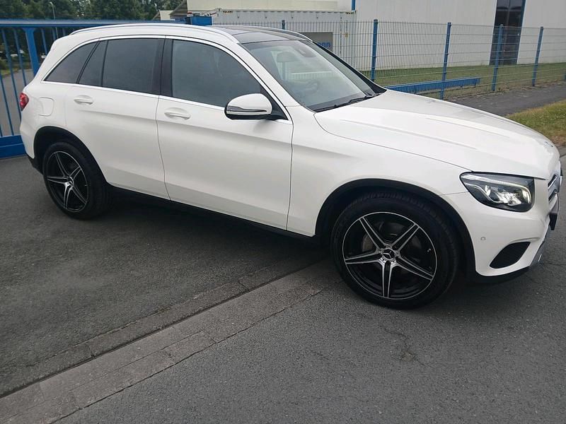 Weiß Gebraucht 2016 Mercedes GLC250 SUV | 24.500 € (Guter Preis) - Bild 1/4