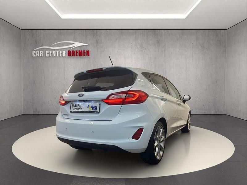 Gebraucht Ford Fiesta Titanium 101 PS (74 kW) 2017 Weiß Limousine