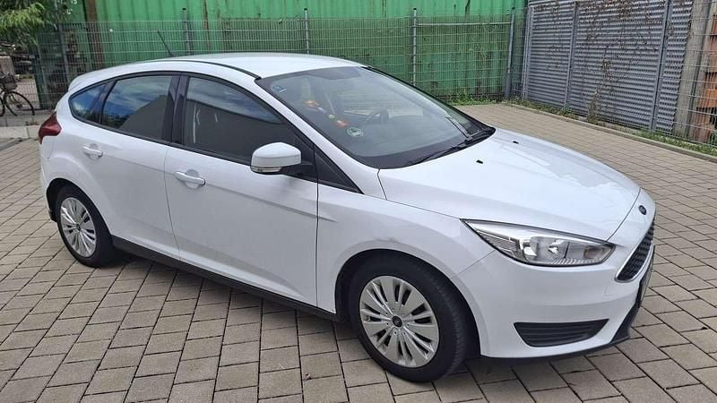 Gebraucht 2017 Ford Focus Trend Limousine | 7.000 € (Superpreis) - Bild 1/4