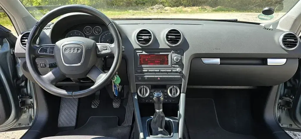 Używany Audi A3 Attraction 125 KM (91 kW) 2012 Szary Hatchback