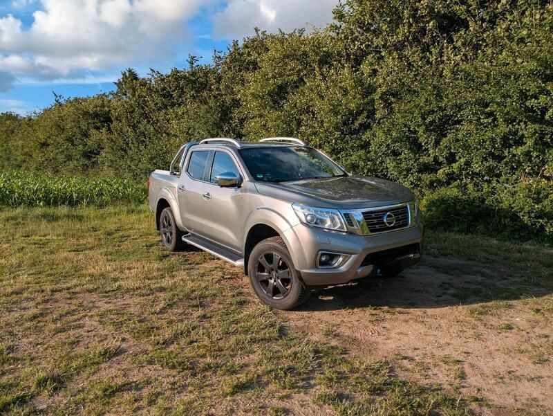 Grau Gebraucht 2018 Nissan Navara Tekna Abholung | 25.850 € (Fairer Preis) - Bild 1/4