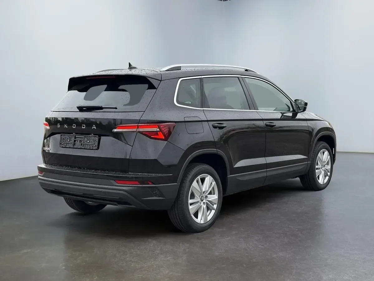 Neu Skoda Karoq Selection 150 PS (110 kW) 2026 Schwarzmagic perleffekt SUV