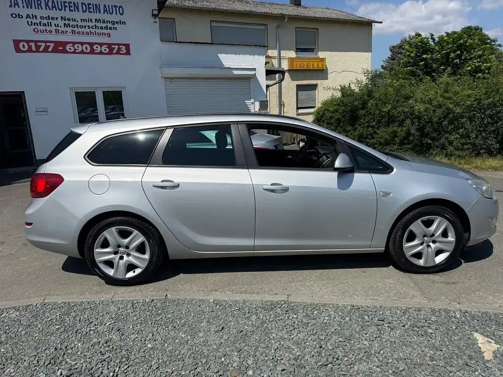 Gebraucht Opel Astra Design Edition 110 PS (80 kW) 2011 Silber Kombi