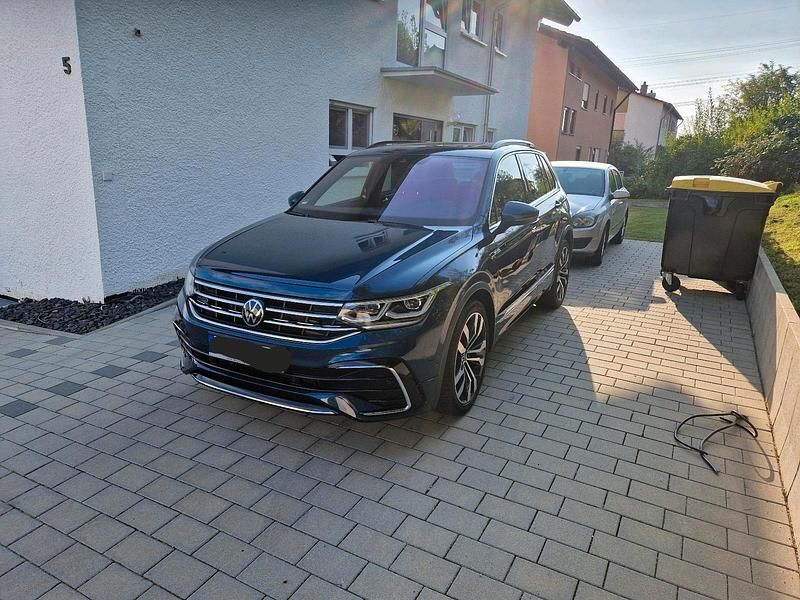 Blau Gebraucht 2022 VW Tiguan R-line SUV | 39.999 € (Etwas zu teuer) - Bild 1/4