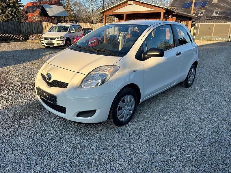 Gebraucht Toyota Yaris Basis 69 PS (50 kW) 2009 Weiß Kleinwagen