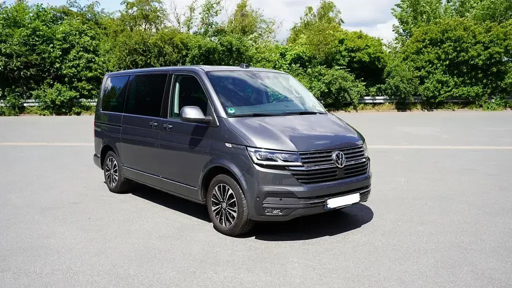 Gebraucht VW Multivan 204 PS (150 kW) 2021 Grau Van / Kleinbus