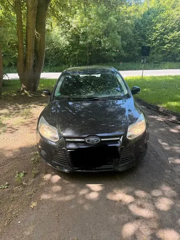 Usado Ford Focus 101 CV (74 kW) 2014 Negro Berlina