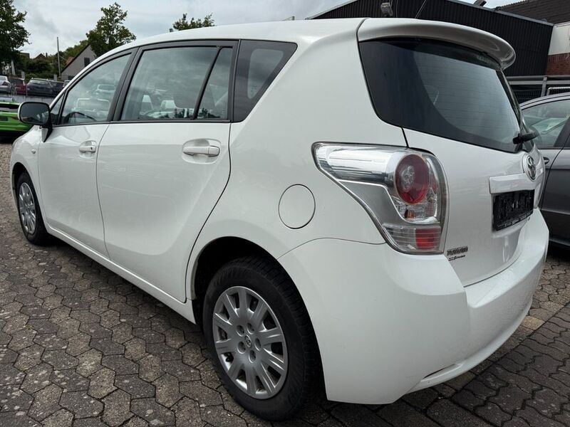 Gebraucht Toyota Verso Life 147 PS (108 kW) 2010 Weiß Van / Kleinbus