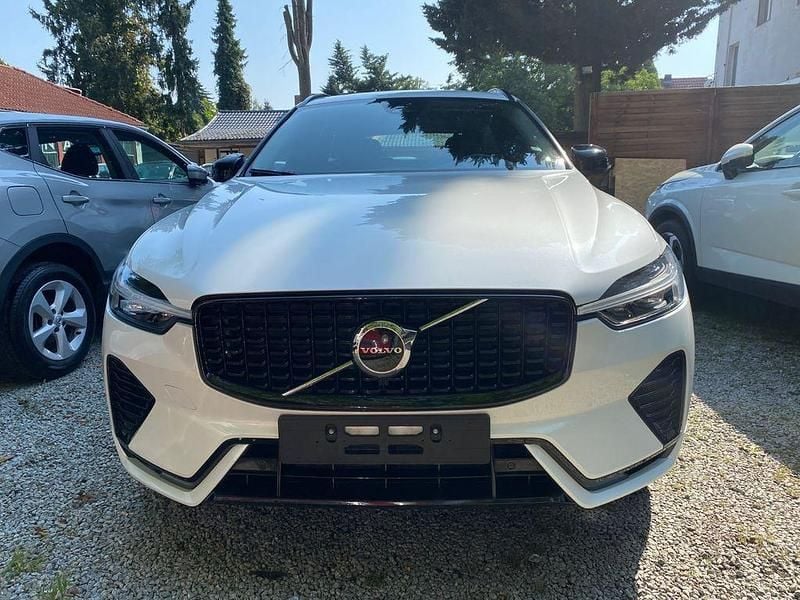 Weiß Gebraucht 2022 Volvo XC60 R-Design SUV | 31.499 € (Guter Preis) - Bild 1/4