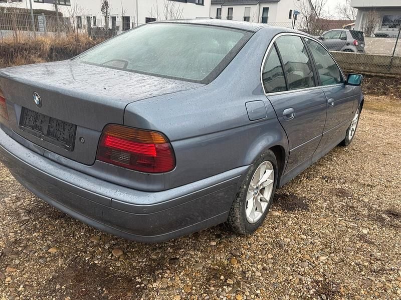 Gebraucht BMW 525 163 PS (119 kW) 2001 Blau Limousine