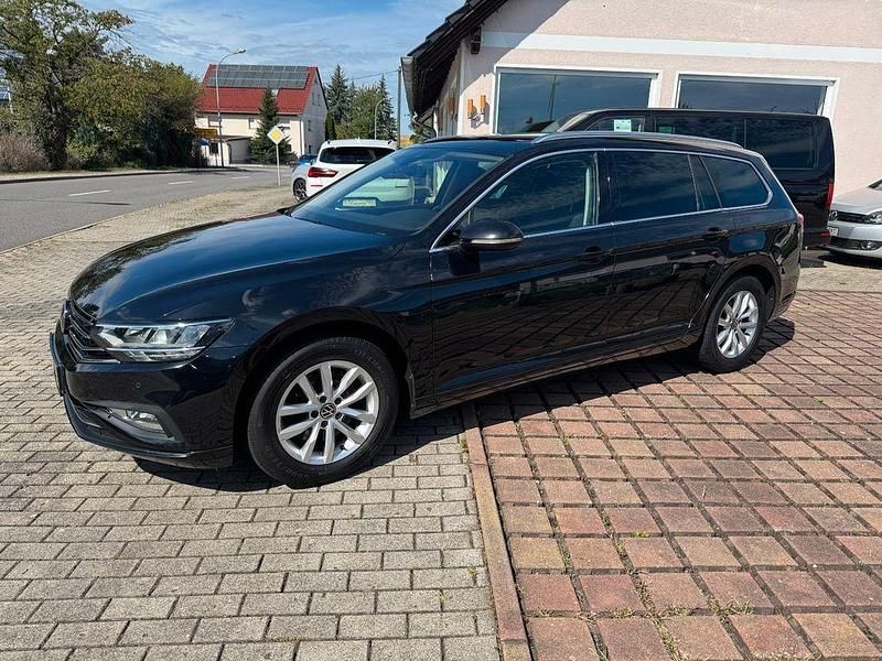 Schwarz Gebraucht 2021 VW Passat Business Kombi | 18.400 € (Fairer Preis) - Bild 1/4