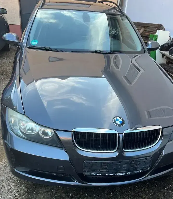 Gebraucht BMW 318 143 PS (105 kW) 2008 Grau Kombi
