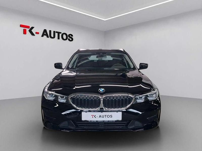 Gebraucht BMW 318 Advantage 150 PS (110 kW) 2022 Schwarz ii/bonnet fluid black Kombi