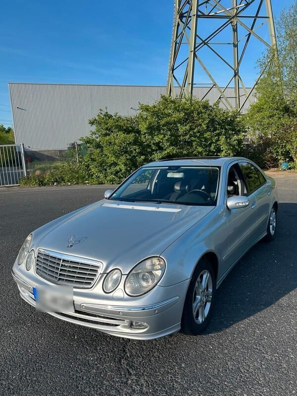 Silber Gebraucht 2006 Mercedes E320 Limousine | 4.950 € (Fairer Preis) - Bild 1/4