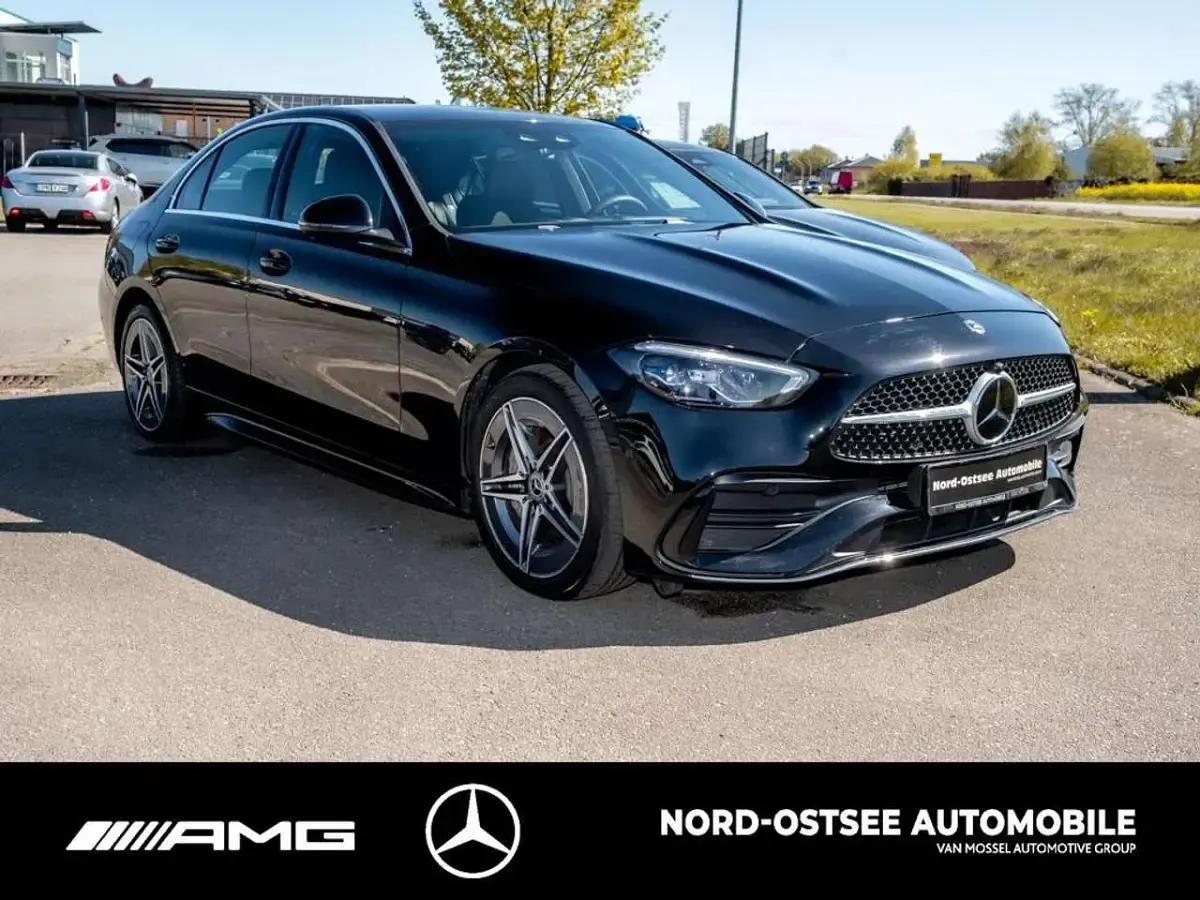 Gebraucht Mercedes C300 AMG 265 PS (194 kW) 2025 Obsidianschwarz metallic Limousine