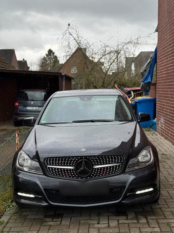 Gebraucht Mercedes C250 204 PS (150 kW) 2012 Schwarz Limousine