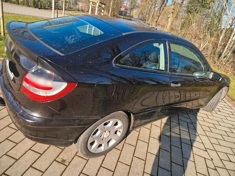 Gebraucht Mercedes 220 150 PS (110 kW) 2006 Schwarz Coupé