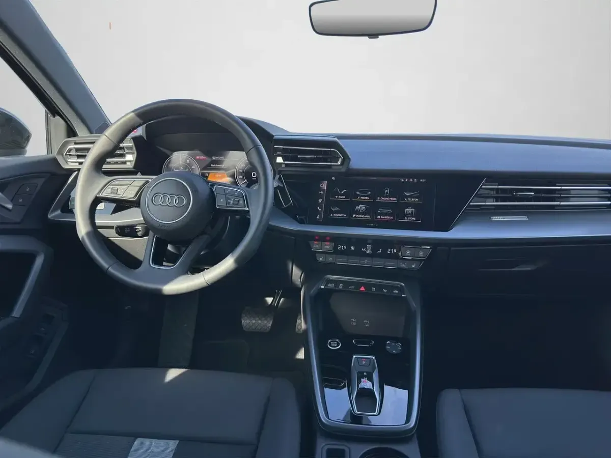 Gebraucht Audi A3 Sportback e-tron Ambiente 204 PS (150 kW) 2025 Manhattangrau metallic (metallic) Kleinwagen