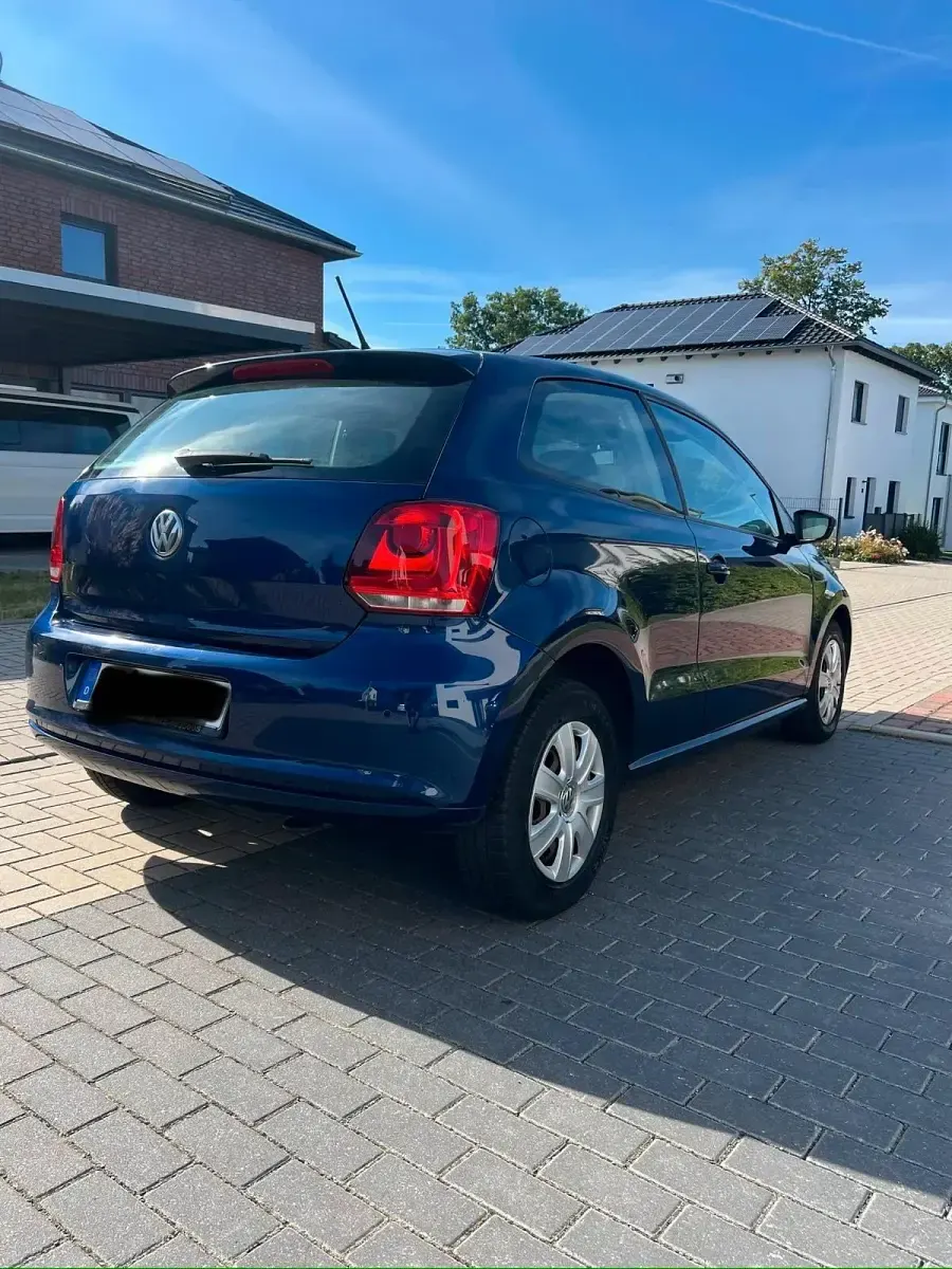 Gebraucht VW Polo 60 PS (44 kW) 2011 Blau Kleinwagen